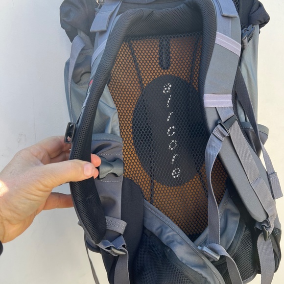 Osprey Backpack Daypack Stratos 40 Like New - Picture 5 of 10